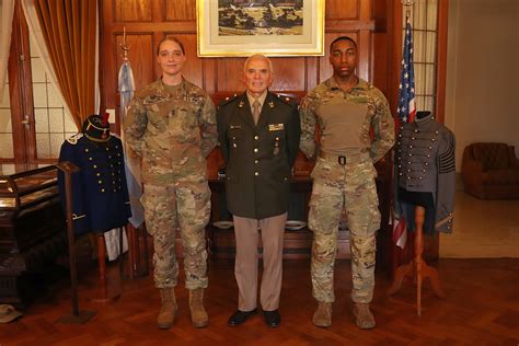 Visita De Cadetes De La Academia Militar De West Point Colegio