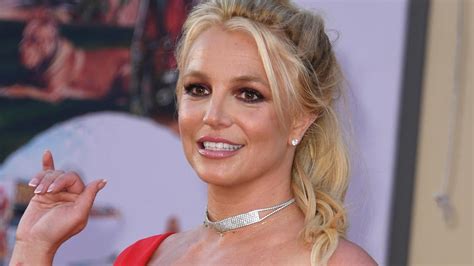 Britney Spears Knife Dance Gets Explanation After Police Welfare Check