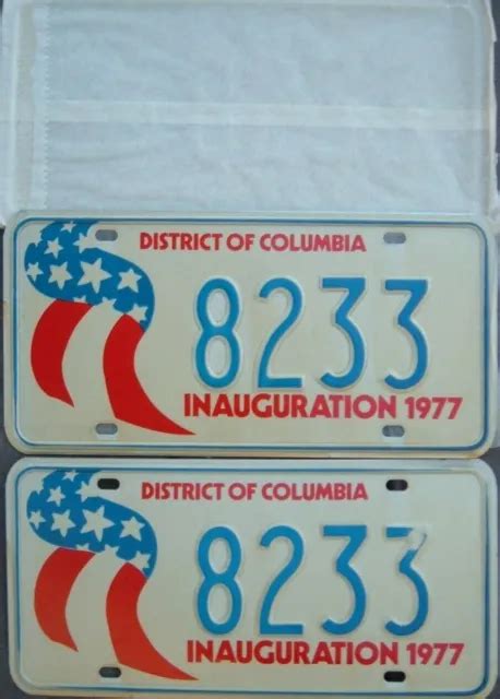 PAIRE DE PLAQUES D IMMATRICULATION INAUGURALES VINTAGE 1977 WASHINGTON