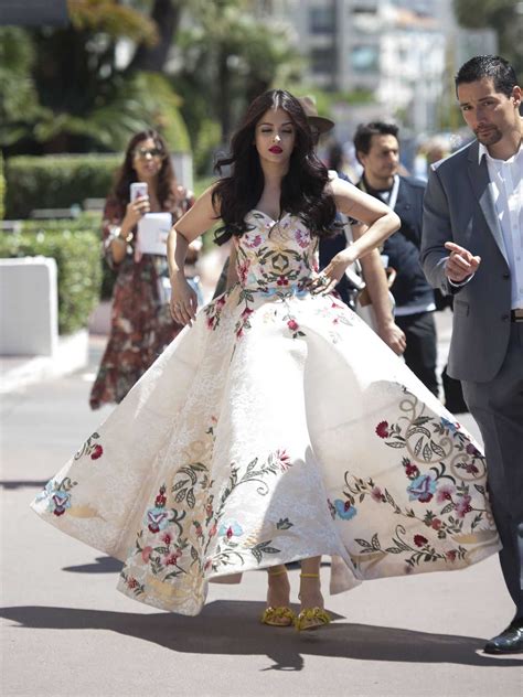 Actress Stills White Hot Ruffled Gown Aishwarya Rai In Cannes