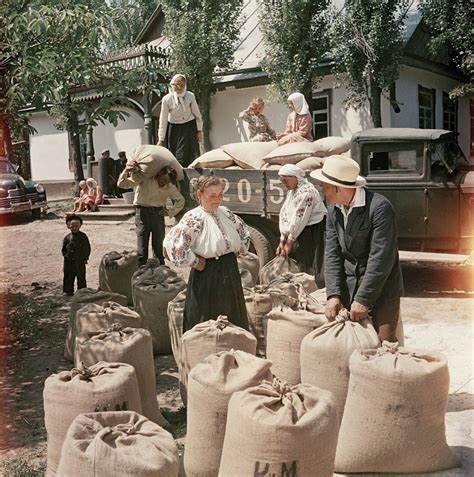 Color Photos Of Soviet People In The 1950s · Russia Travel Blog