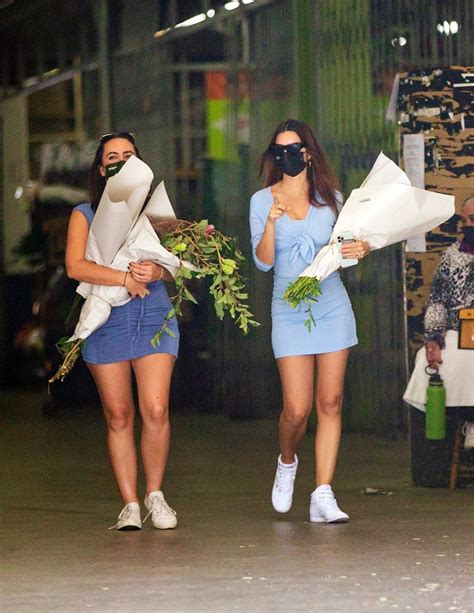 Pregnant Emily Ratajkowski At A Flower Market In Los Angeles 11 06 2020 Hawtcelebs