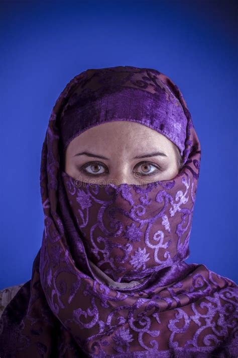 Islam Mujer Rabe Hermosa Con Velo Tradicional En Su Cara Foto De