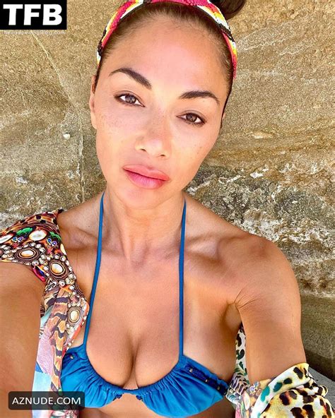 Nicole Scherzinger Sexy Poses Showing Off Her Hot Tits In A Selfie On Social Media Aznude