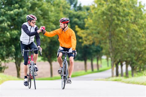 Benefícios de andar de bicicleta como a prática pode ajudar