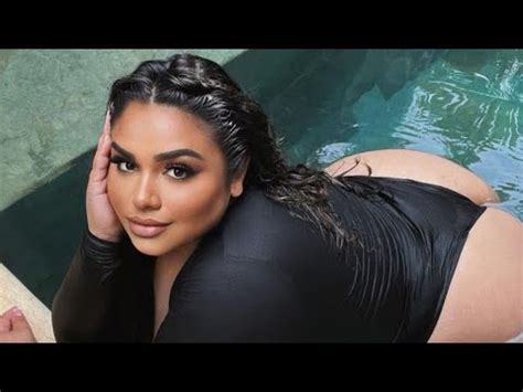 ANABELLA DOEModelo británico de talla grande Biografía instagram con