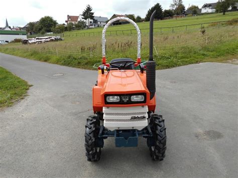 Kubota Traktor B1400 mit Allradantrieb und Kreiselmähwerk L100 SB