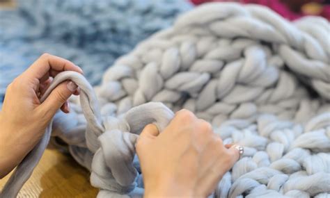 how to make a chunky yarn blanket