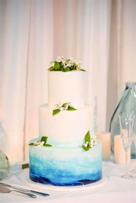 The Prettiest Ombré Wedding Cakes For Couples Who Love Color