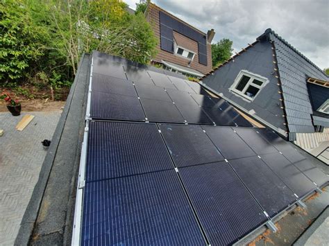 Zonnepanelen Op Een Plat Dak