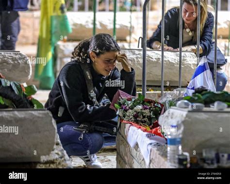 Jerusal N Israel De Noviembre De Ni As Y Mujeres Lloran Por