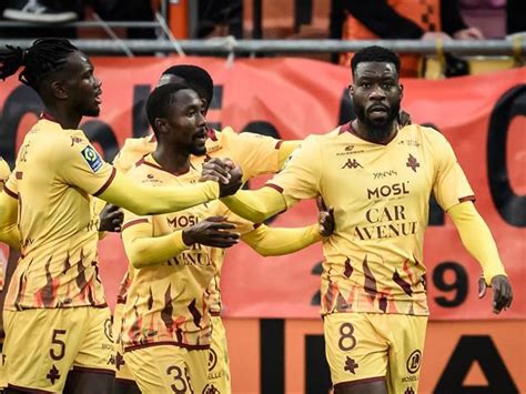 Ligue 1 Metz Enfonce Lorient Brest S Offre Montpellier Nantes Et Le