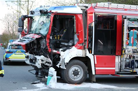 Fotos Aus Eggolsheim Schwerer Unfall Zwischen Feuerwehrauto Und