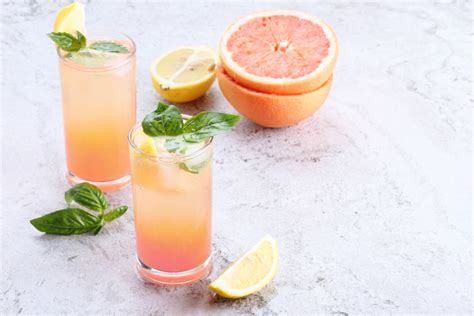 Receta de cóctel Paloma un combinado de tequila y pomelo rosa