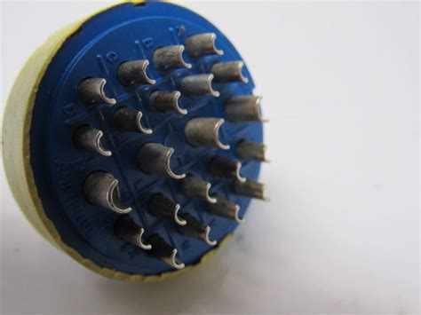 Amphenol 97 28 11p Circular Insert Socket Connector 22 Pin Male Solder