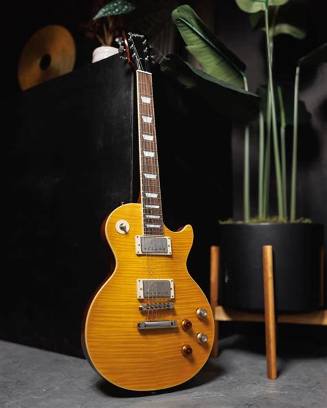 Metallicas Kirk Hammett And Epiphone Unveil Greeny 1959 Les Paul