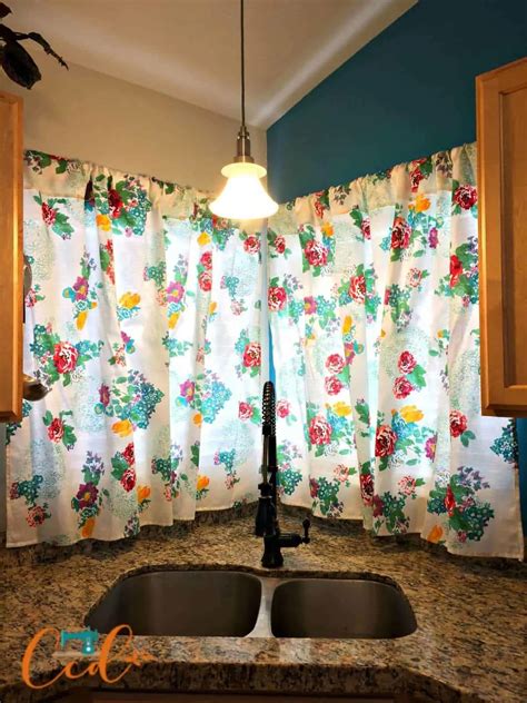 Easy Kitchen Curtains Sewing Tutorial - ChristaCoDesign