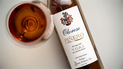 Oloroso: dry, oxidatively aged sherry wine