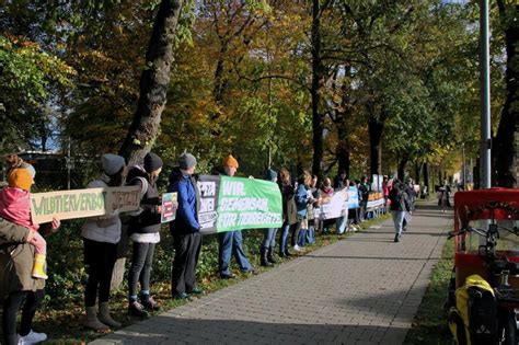 Rosenheim Lautstarke Proteste Gegen Den Circus Krone Wegen Tierschutz