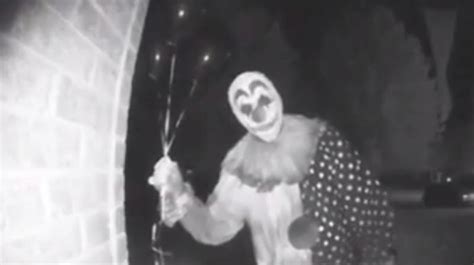 Pennywise Creepy Footage Of Clown On Home S Doorstep Takes Internet By