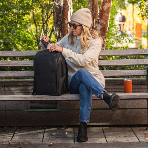The Nomatic Backpack – NOMATIC