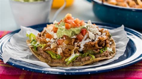 Tostadas De Tinga De Res Youtube Tinga De Res Deshebrada De Res Recetas Con Res