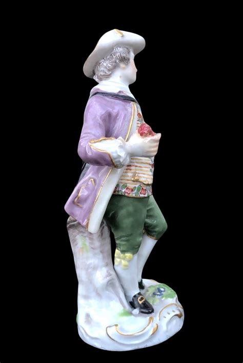 Proantic Figurine En Porcelaine Repr Sentant Un Personnage Masculin