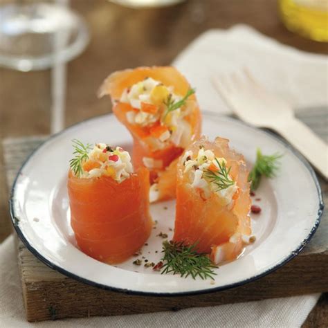 Canapé fácil con salmón ahumado y mantequilla de eneldo superidea para