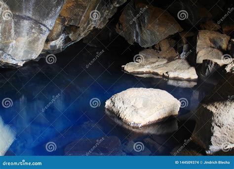 Caverna De Grjotagja Isl ndia Foto de Stock Imagem de geotérmica