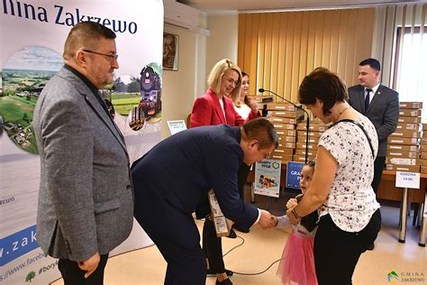 Urząd Gminy w Zakrzewie Informacje Laptopy trafiły do najmłodszych