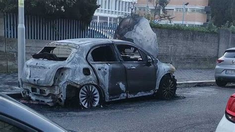 Fuoco In Centro A Latina Nella Notte Bruciano Tre Auto