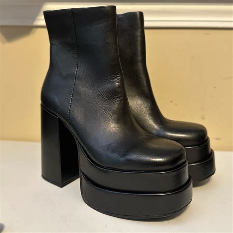 Steve Madden Cobra Black Double Platform Heeled Boots Gem