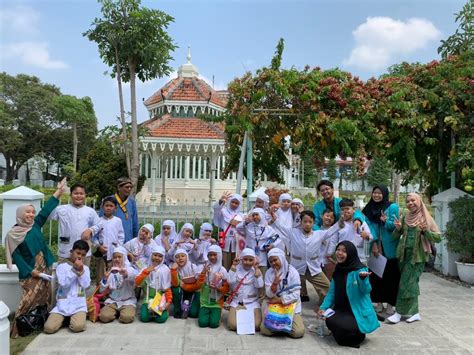 Nguri Uri Budaya Jawa Tim Pkm Pm Ums Ajak Siswa Ke Pura Mangkunegaran