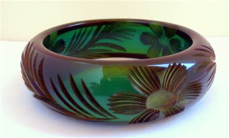 Vintage Art Deco Large Carved Thick Green Dichroic Prystal Bakelite