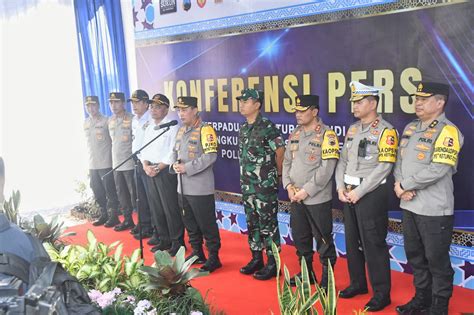 Kapolri Dan Kasum Tni Tinjau Perkembangan Arus Mudik Di Tol