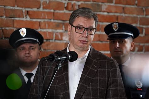 Вучиќ се жали, притисокот на странските служби бил неиздржлив ...