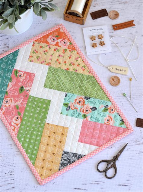 A Pretty Little Quilt For Your Wall Or Table Quilting Digest