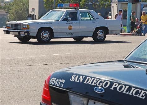 Old And New San Diego Police Crown Victorias 1987 And 2005 Flickr