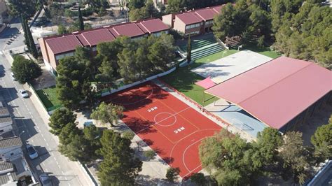 El Ayuntamiento acomete la construcción de una pista deportiva en el