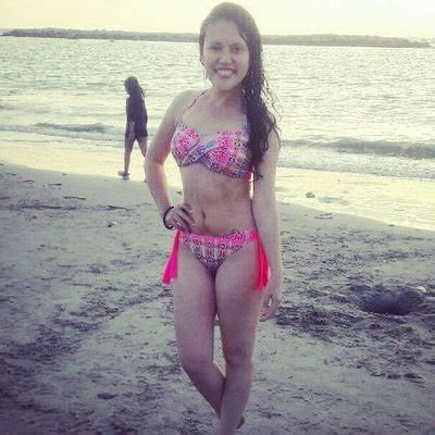 10 Hot Sexy Lucia Mendez Bikini Pics