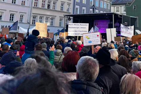 Proteste Dauern An Tausende Teilnehmer Bei Demos Gegen Rechtsextremismus