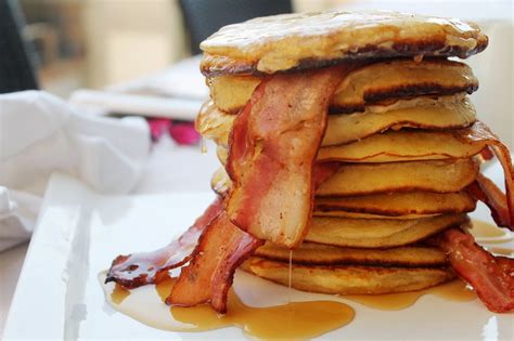 YOLANDA PINCHOLOS COOKING Tortitas Americanas Con Bacon Y Sirope De Arce