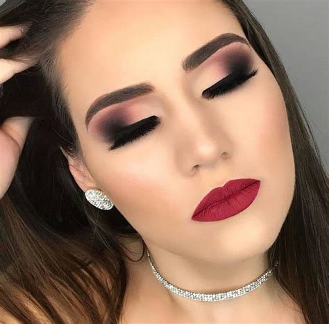 Delineado Infinito Maquillaje De Ojos Maquillaje Para Vestido Rojo Y