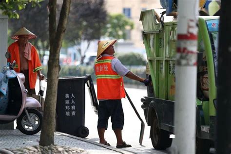 高温下的坚守！致敬“汗”卫这个夏天的开化劳动者余琬婧