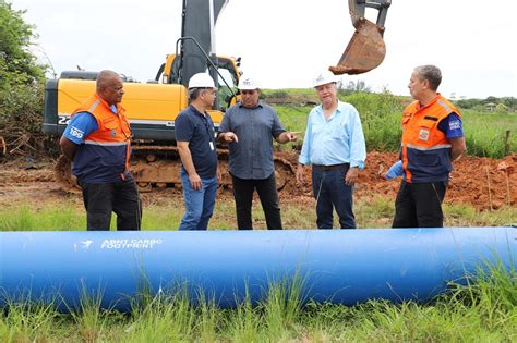 Prefeito De Rio Das Ostras Fiscaliza In Cio Das Obras De Instala O De