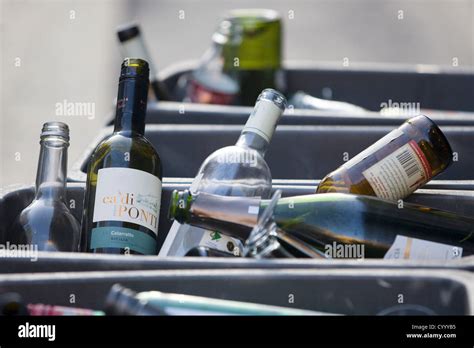 Bottiglie Di Vino Bottiglie Vuote Riciclare Materiali Usati Immagini E