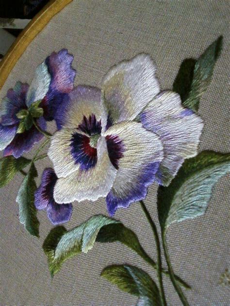 Pin By Natascia Vendramin On P Pittura Fiori Crewel Embroidery