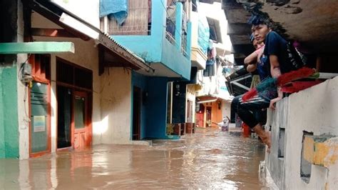 Banjir Di Kampung Melayu Belum Surut Meski Sudah Terendam Lebih Dari