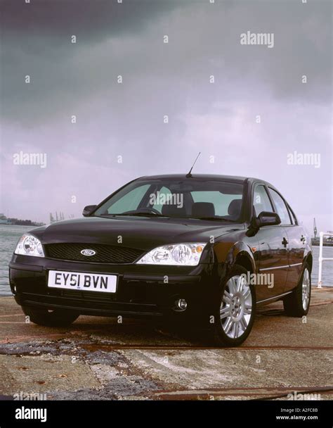 2002 Ford Mondeo Ghia X TDCi Stock Photo Alamy