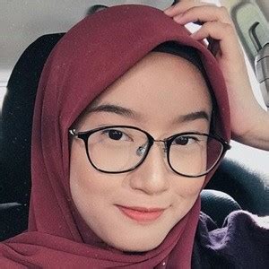 Awek Melayu Bertudung Cun Pakai Cermin Mata Instagram Jack Mitchell